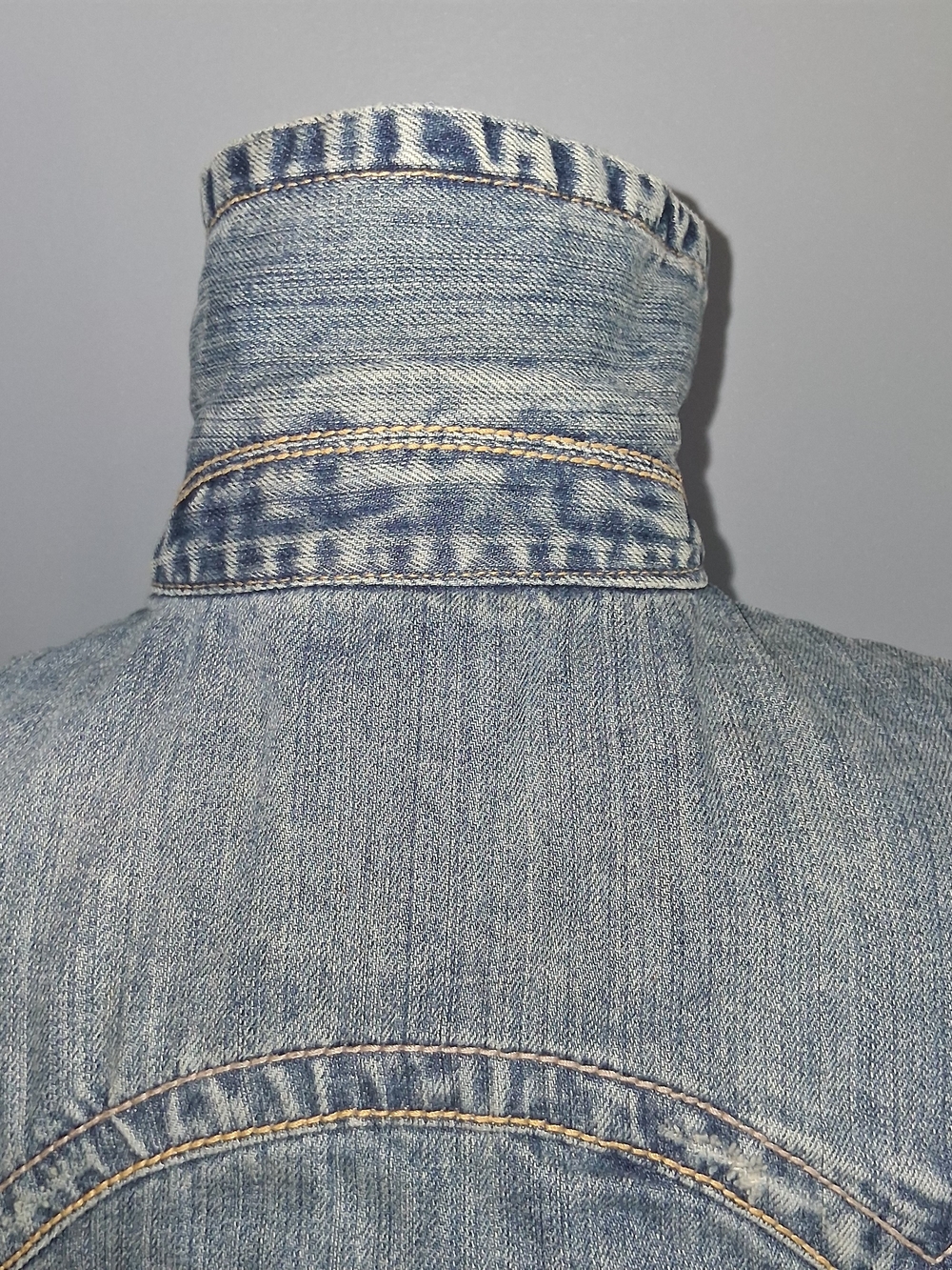 Jimmy'z Classic Light Wash Distressed Denim Jacket - Blue Womens Size S - Picture 7 of 15